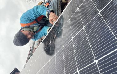 Як сонячні панелі допомагають заощаджувати та захищати довкілля Як сонячні панелі допомагають заощаджувати та захищати довкілля